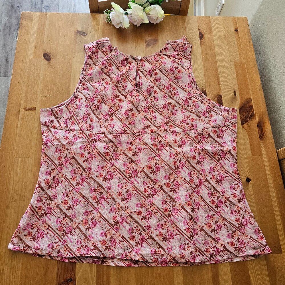 American Flirt - Women's ruffle trim v neck blouse Floral Print - Picture 7 of 7